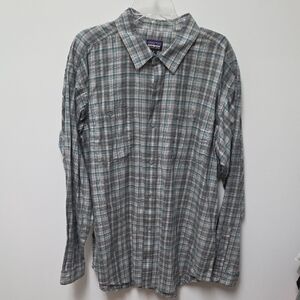 Patagonia Men's Gray And Turqoise Plaid Button Down Shirt